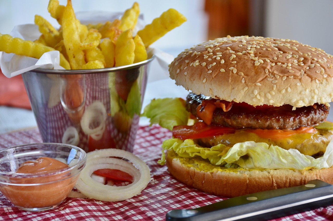 Heavy, Fatty Foods (image credits: pixabay)