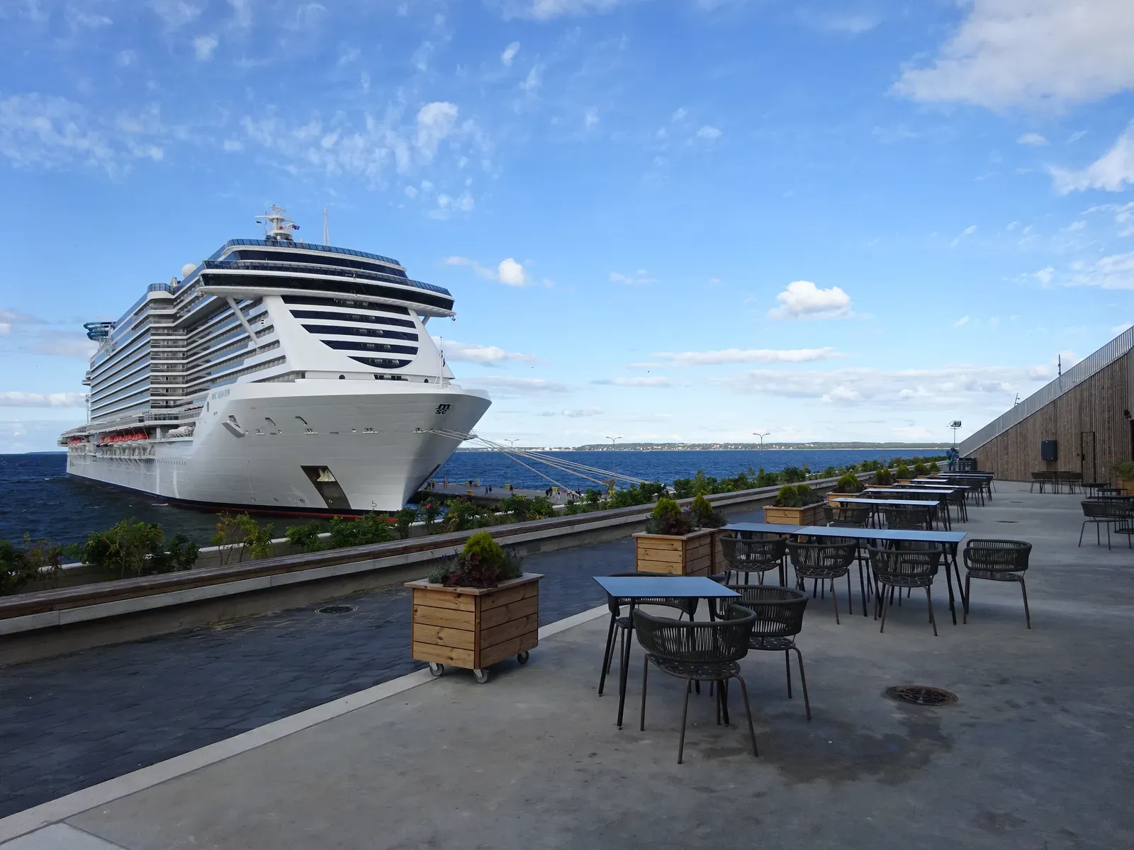 8. The Cruise Port and Airport Adjacent Dining Hall (By Pjotr Mahhonin, CC BY-SA 4.0)