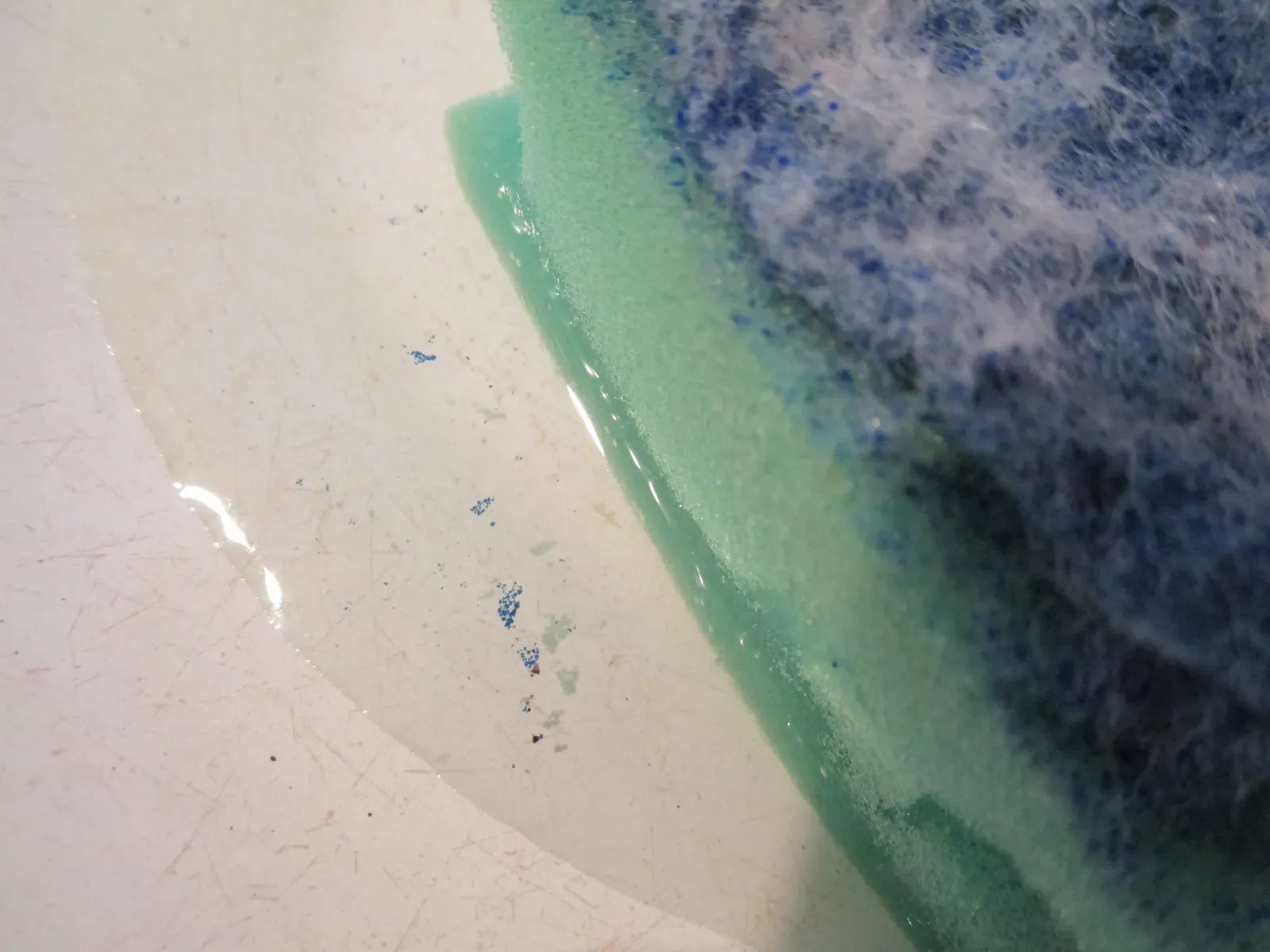 Plastic Sponges Shed Microfibers With Every Dish You Wash (Image Credits: Wikimedia)