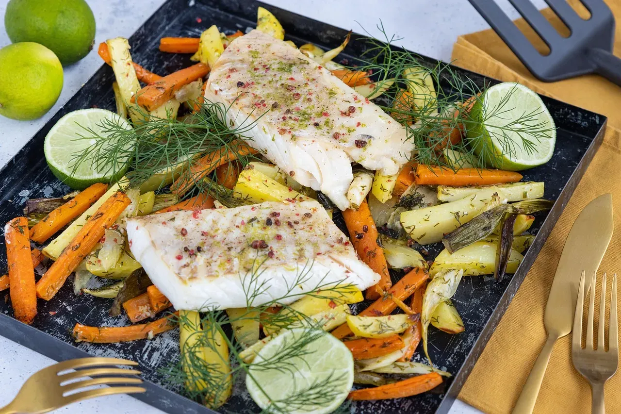Pisces: Baked Cod with Mashed Potatoes and Asparagus (Image Credits: Pixabay)