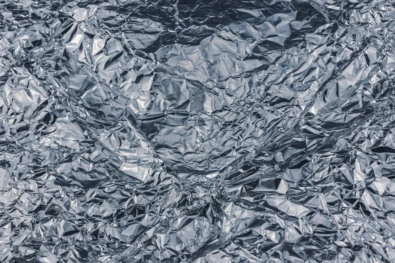 Lining Your Oven Bottom With Aluminum Foil (Image Credits: Pixabay)