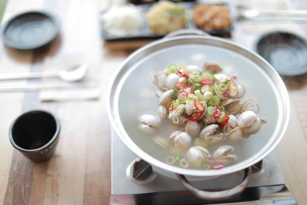 Dairy-Heavy Clam Chowder Becomes a Separation Disaster (image credits: pixabay)