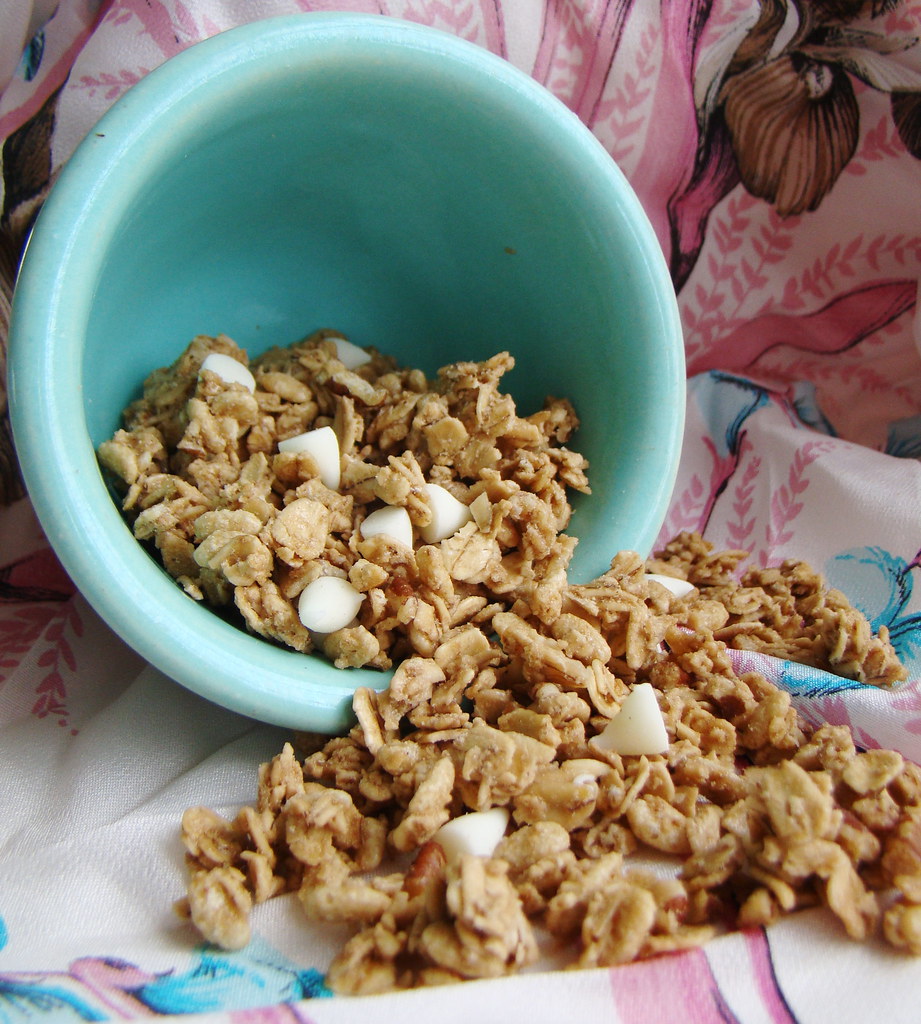 Granola: The Calorie-Heavy Crunch Trap (image credits: flickr)