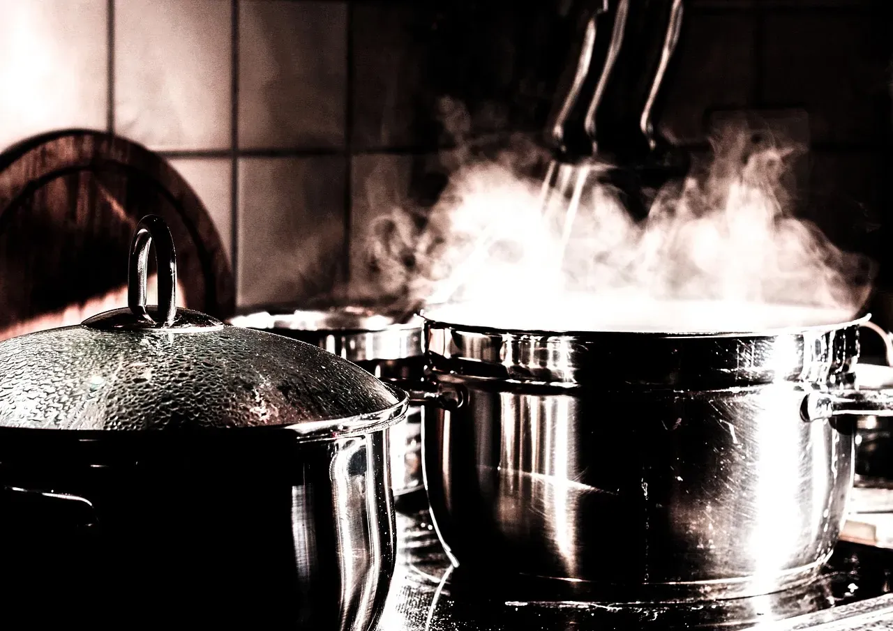 5. Cooking Without Adequate Ventilation (Image Credits: Pixabay)