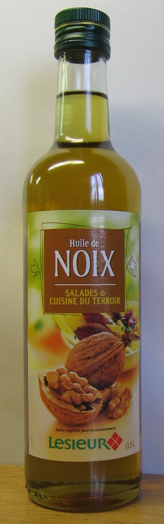 Walnut Oil: The Gourmet's Dilemma (image credits: wikimedia)