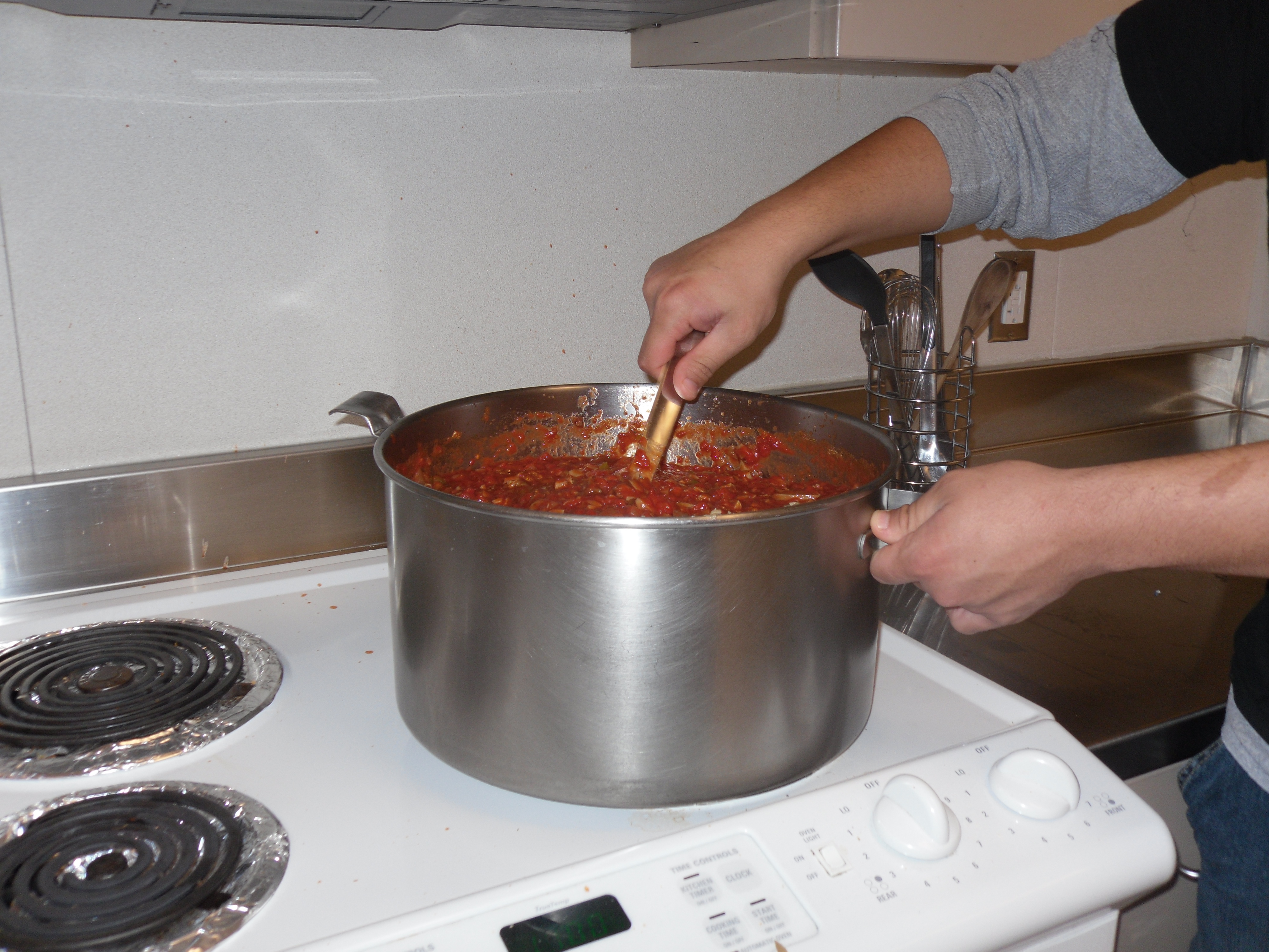 Does Cooking Acidic Foods Make a Difference? (image credits: wikimedia)