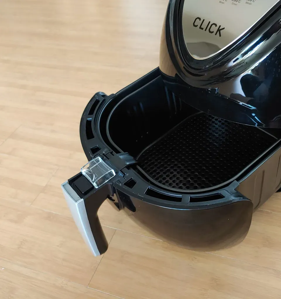 Taking Control of Your Air Fryer Safety (Image Credits: Flickr)