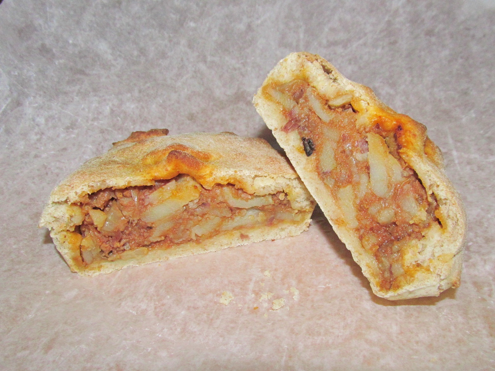 Hamburger Pie: Betty Crocker's Brilliant Creation (image credits: Beef and Potato Peasant Pie, CC BY-SA 2.0, https://commons.wikimedia.org/w/index.php?curid=78711138)