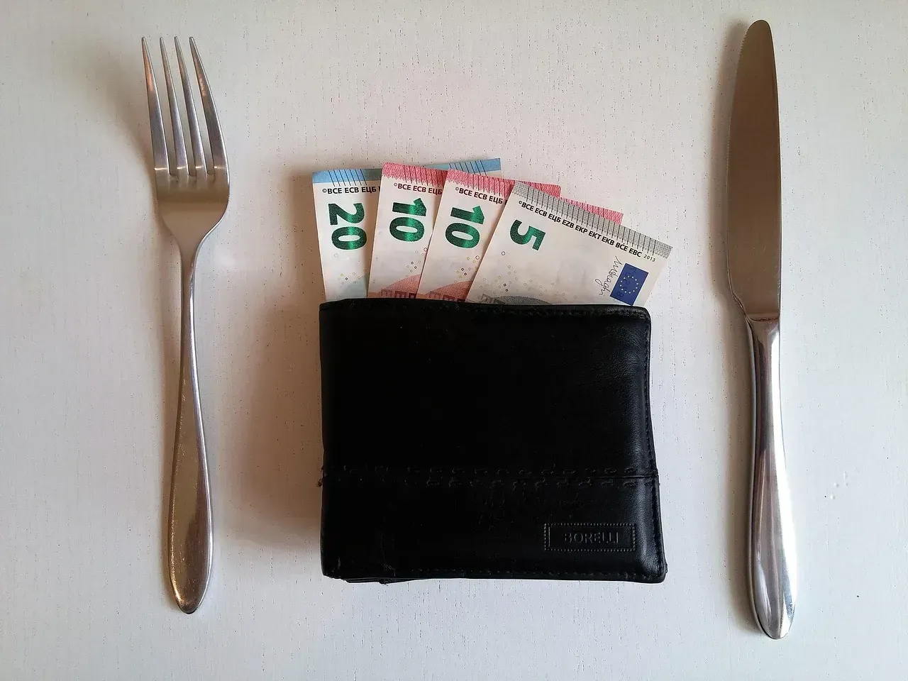 Poor Tipping History (Image Credits: Pixabay)