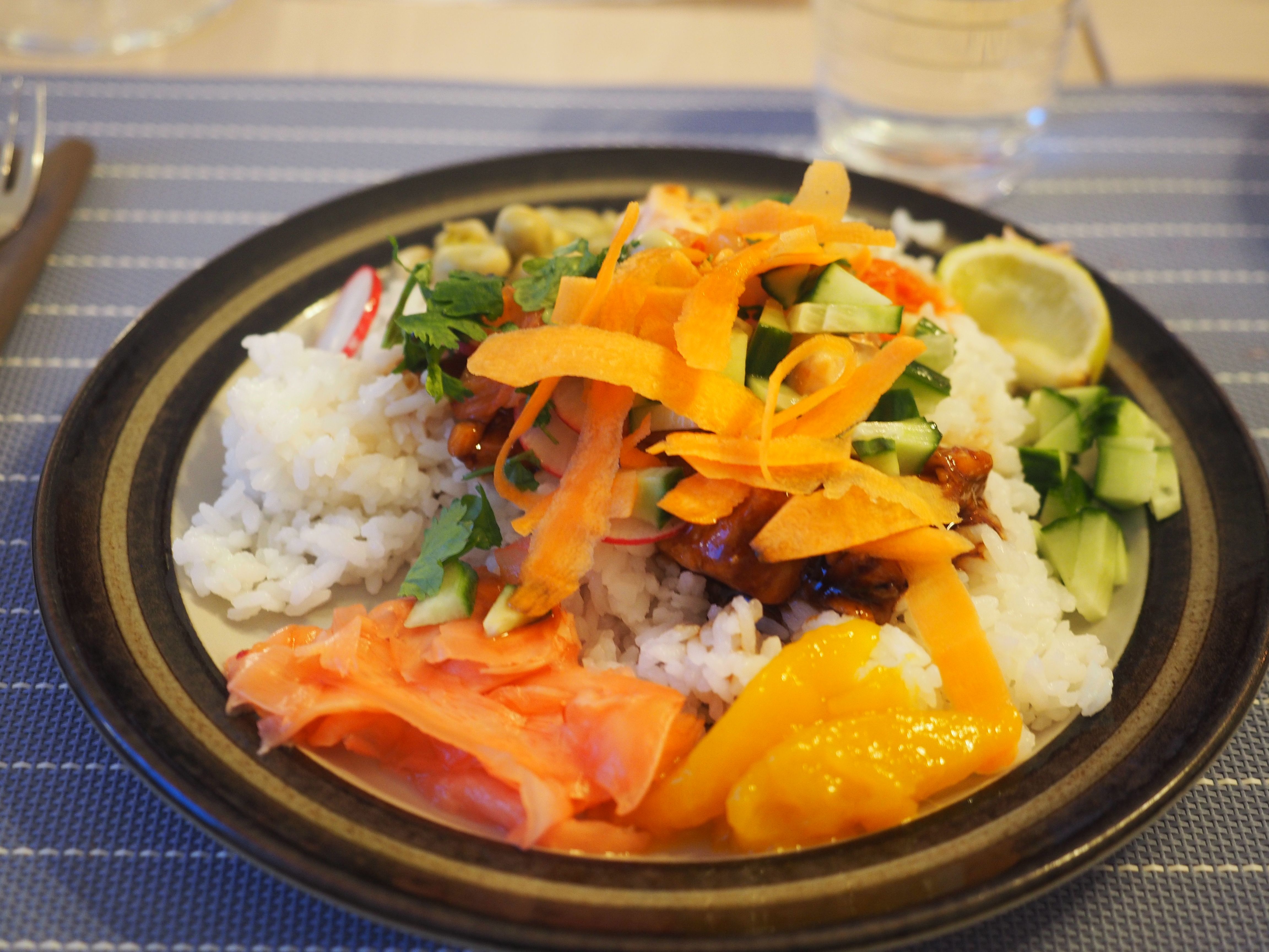 Rainbow Poke Bowl: Ocean-Fresh and Vibrant (image credits: wikimedia)