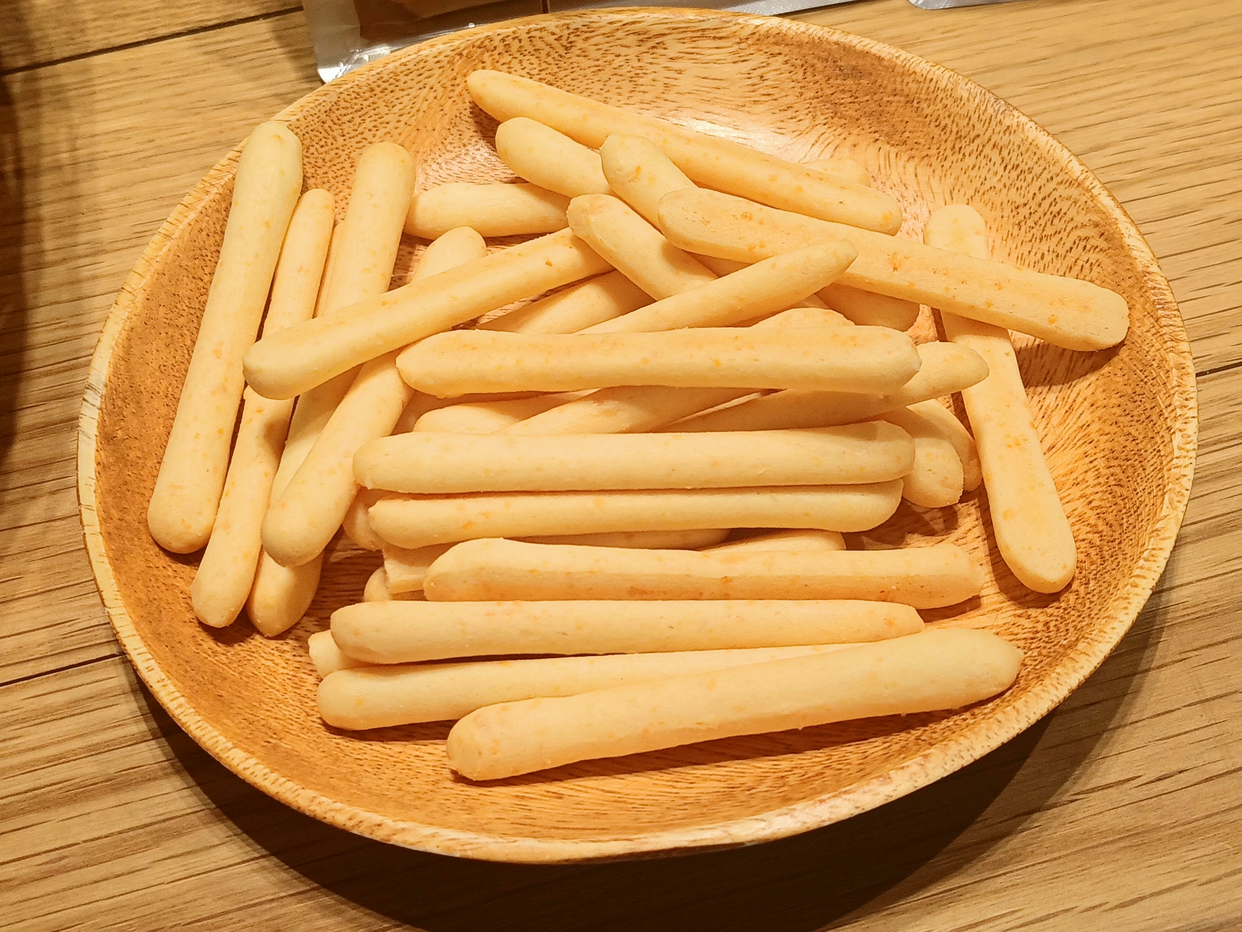 String Cheese and Crackers (image credits: By Fumikas Sagisavas, CC0, https://commons.wikimedia.org/w/index.php?curid=152454172)