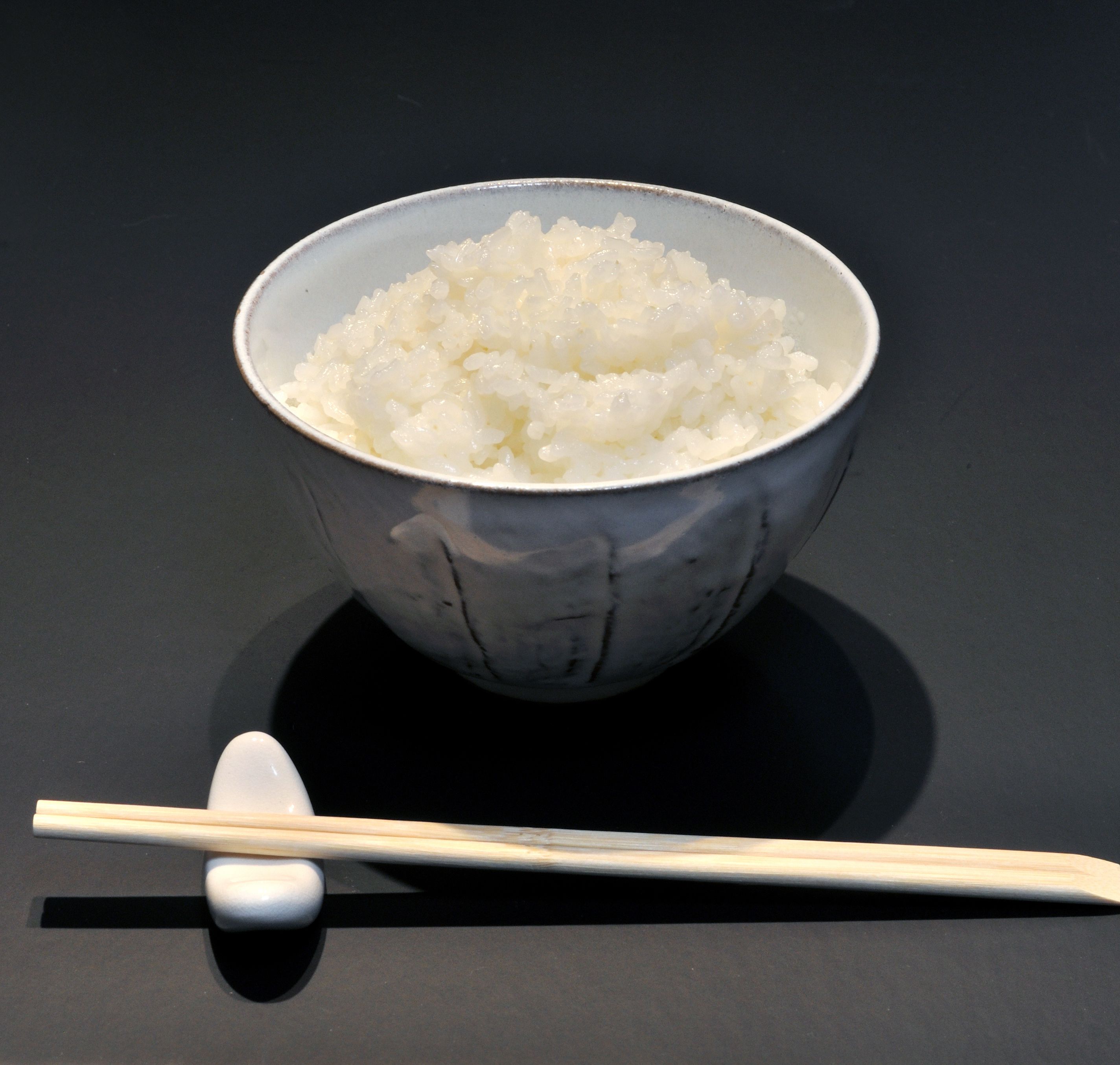 Steamed White Rice: A Safe Bet for Sensitive Stomachs (image credits: wikimedia)