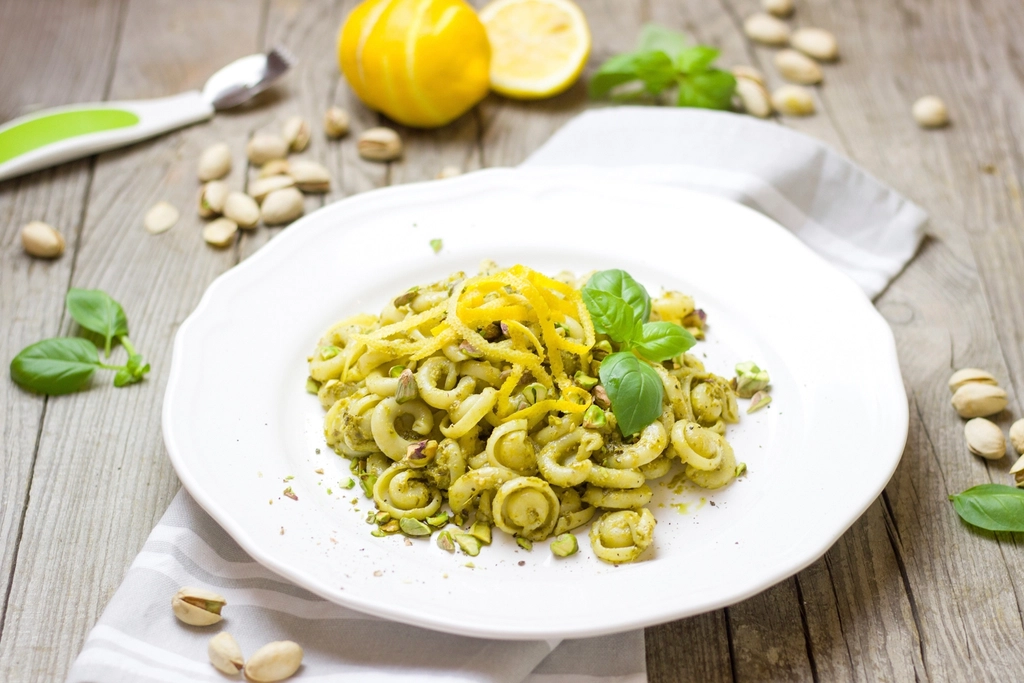Lemon Basil Pasta 🍋🌿 (image credits: rawpixel)