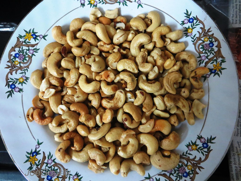 Roasted & Salted Nuts: The Risky Crowd-Pleasers (image credits: flickr)