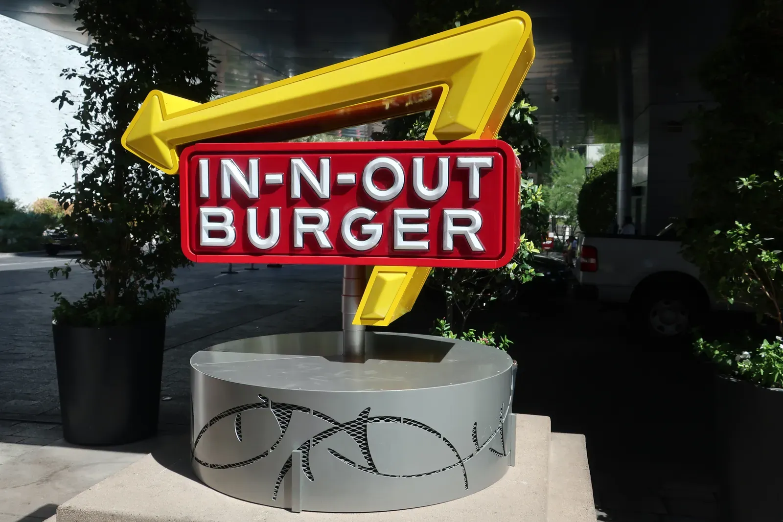 In-N-Out Burger: Master the Secret Menu Language (Image Credits: Wikimedia)