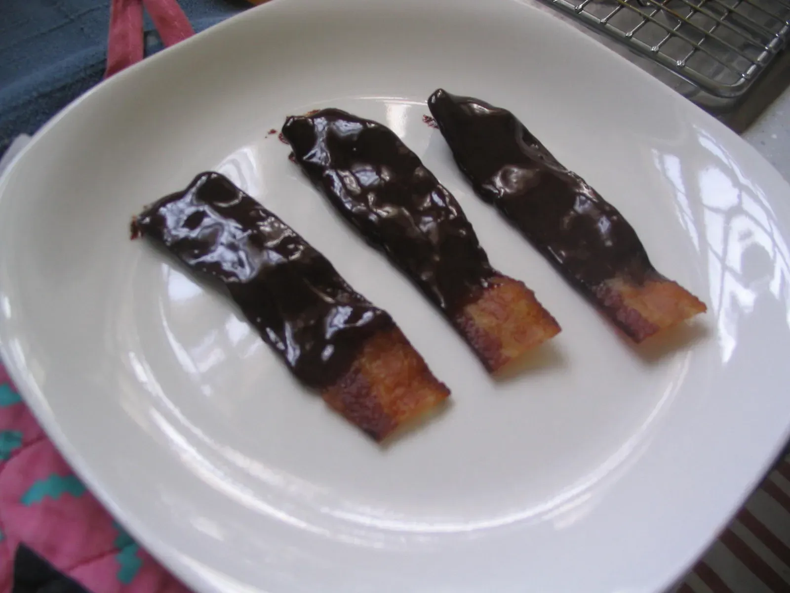 Chocolate-Covered Bacon (Image Credits: Wikimedia)
