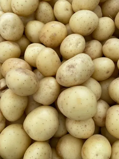 2. White Potatoes: A Starchy Staple With Hidden Complexity (Image Credits: Pexels)