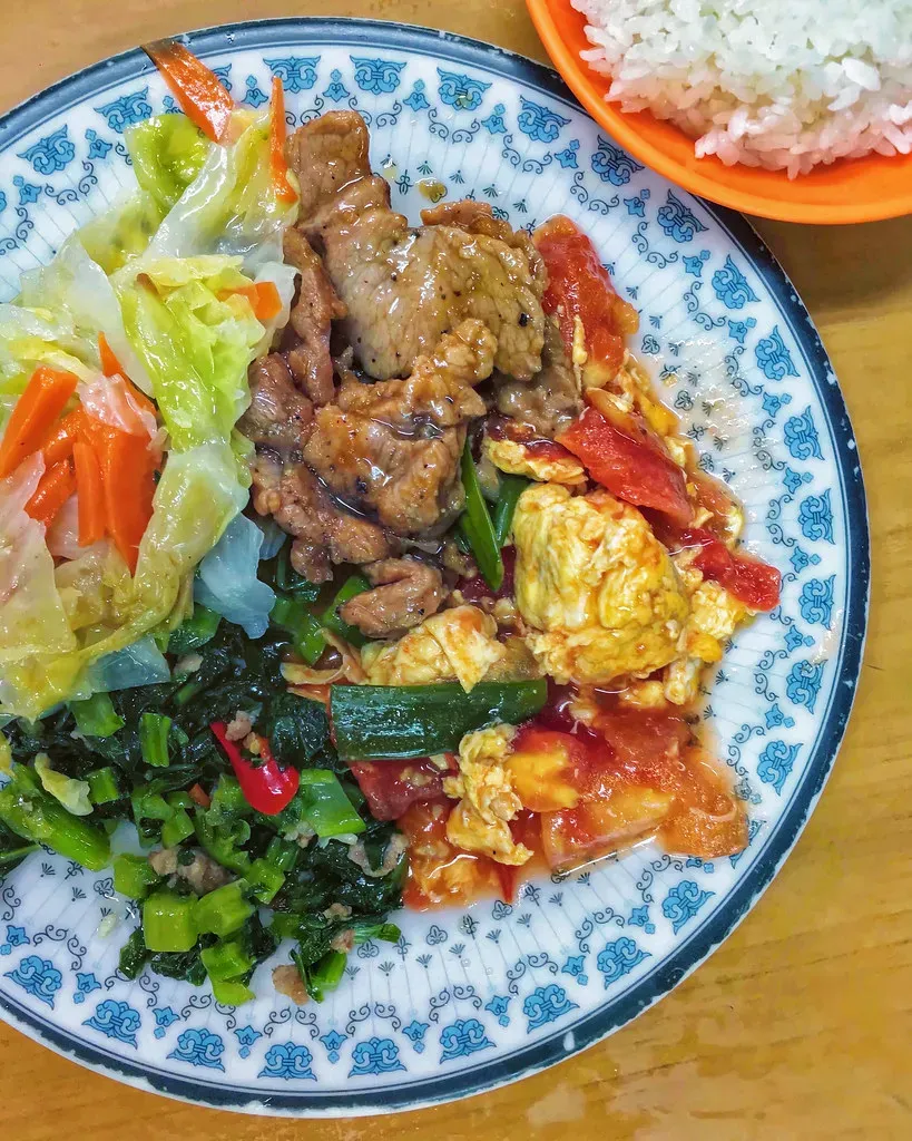 Ultra-Processed Foods Are Everywhere - Balance Is the Answer (midnightbreakfastcafe, Flickr, CC BY 2.0)