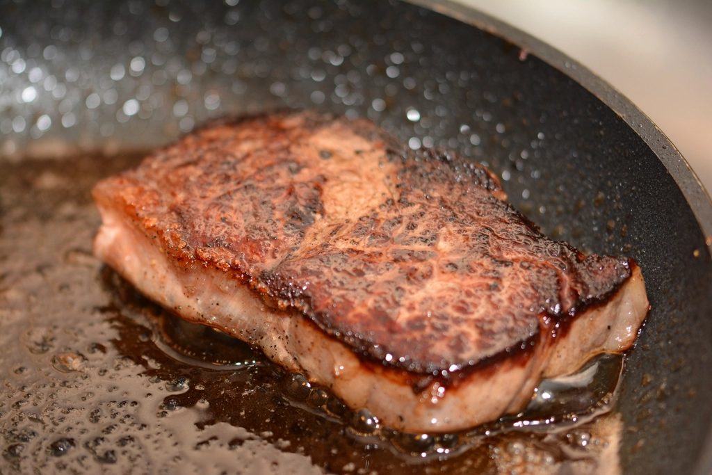 Searing Meat to Lock in Juices (image credits: rawpixel)