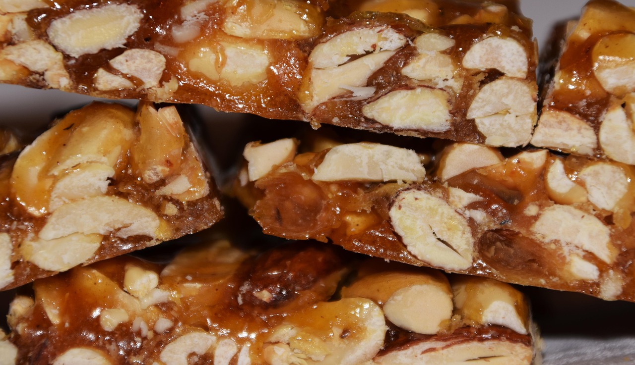 Almond Brittle: A Classic Confection (image credits: pixabay)