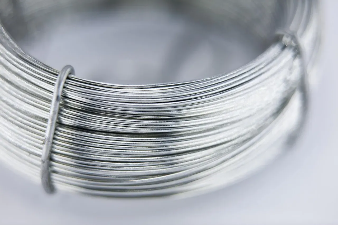 5. A Low Rattling or Buzzing Near Older Aluminum-Wired Sections (Image Credits: Pixabay)