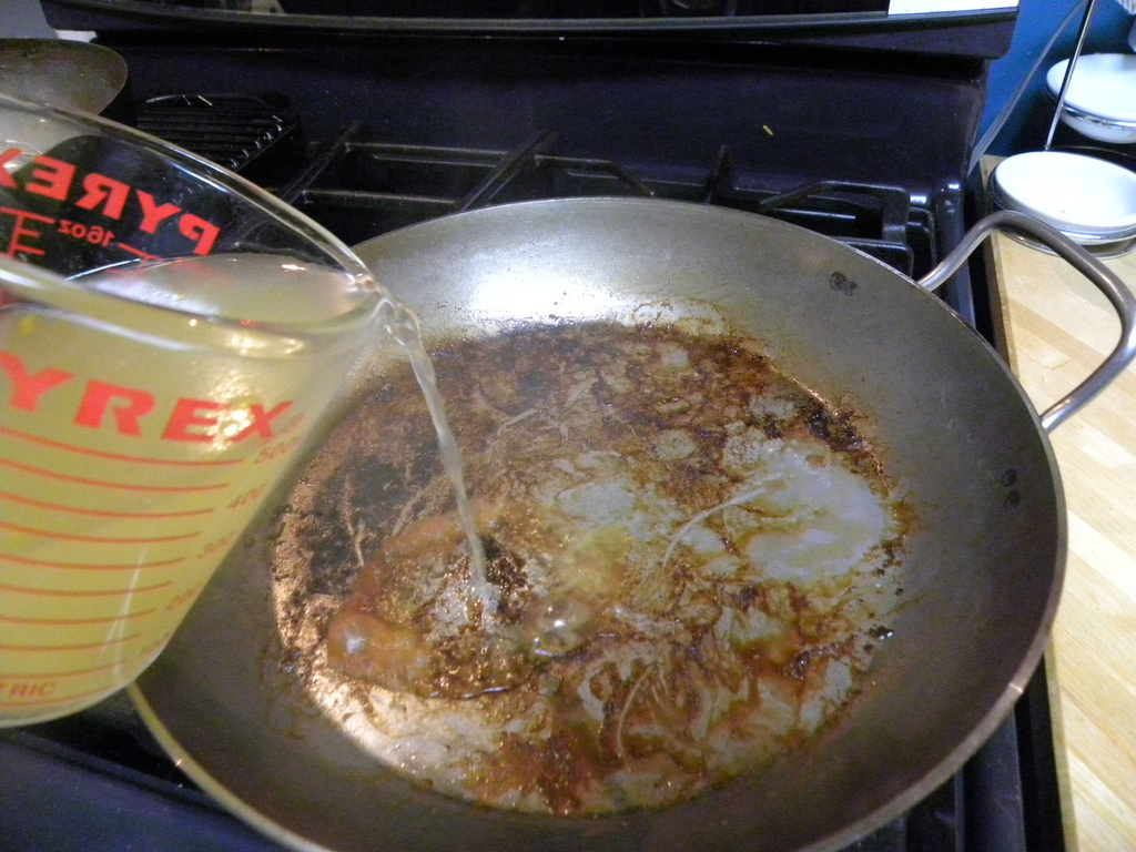 Learn to Deglaze for More Flavorful Sauces (image credits: wikimedia)