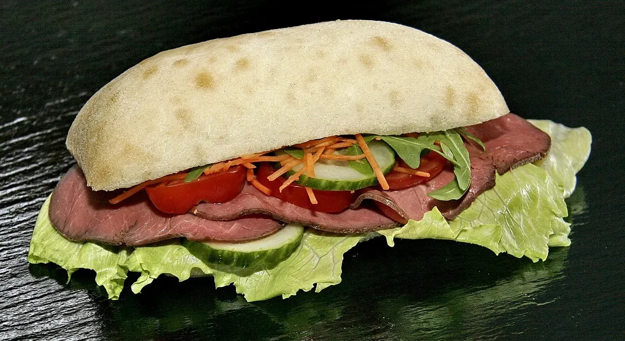 North Dakota Hot Roast Beef Sandwich: The Ultimate Comfort Meal (Image Credits: Pixabay)