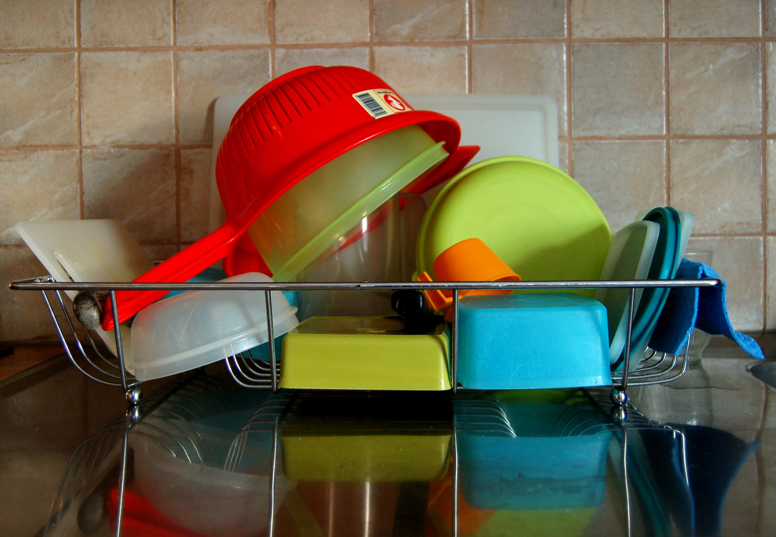 Kitchen Utensils Are Secretly Shedding Plastic (image credits: wikimedia)