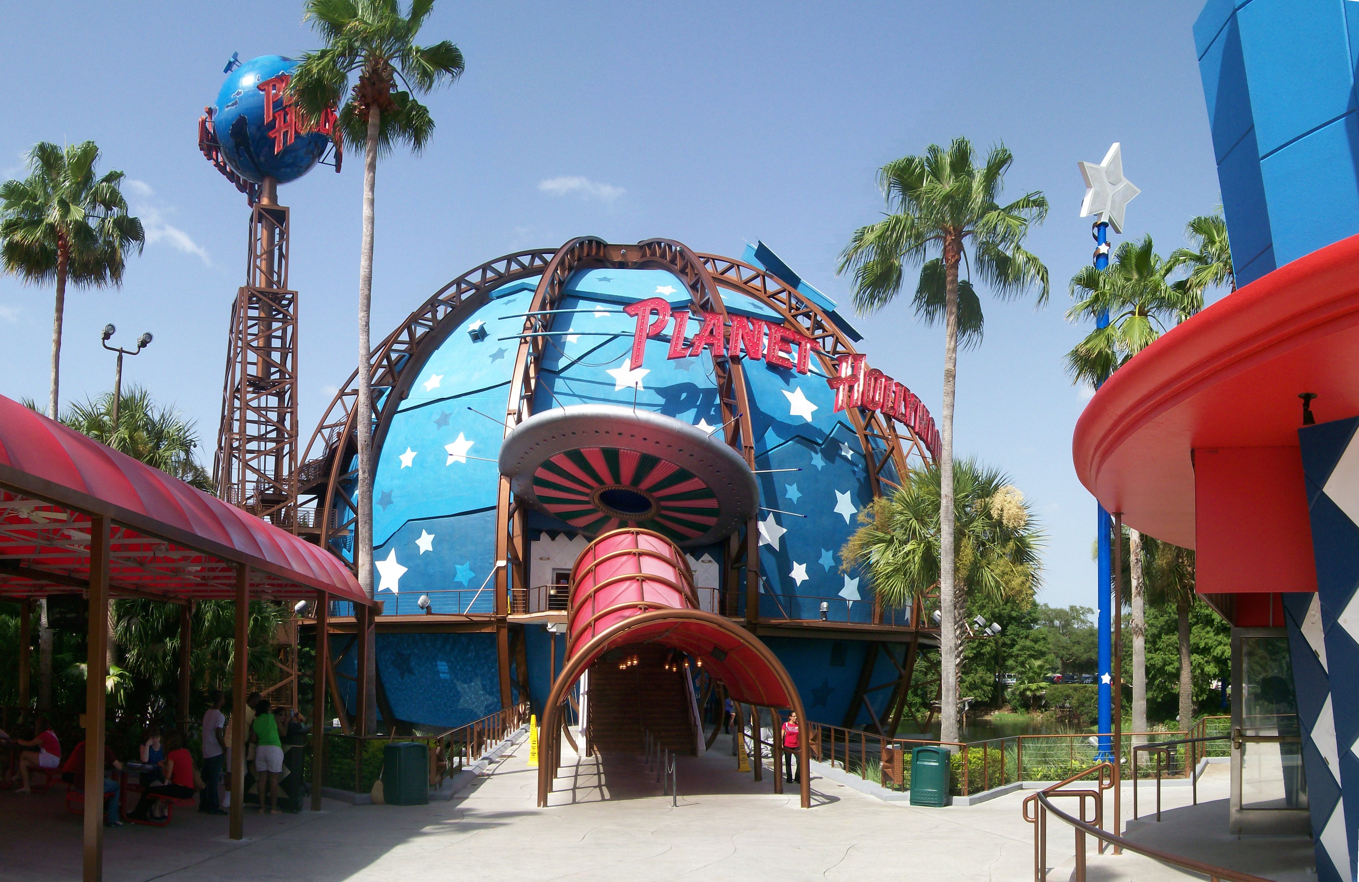 Planet Hollywood: When Celebrities Ruled the Restaurant World (image credits: wikimedia)