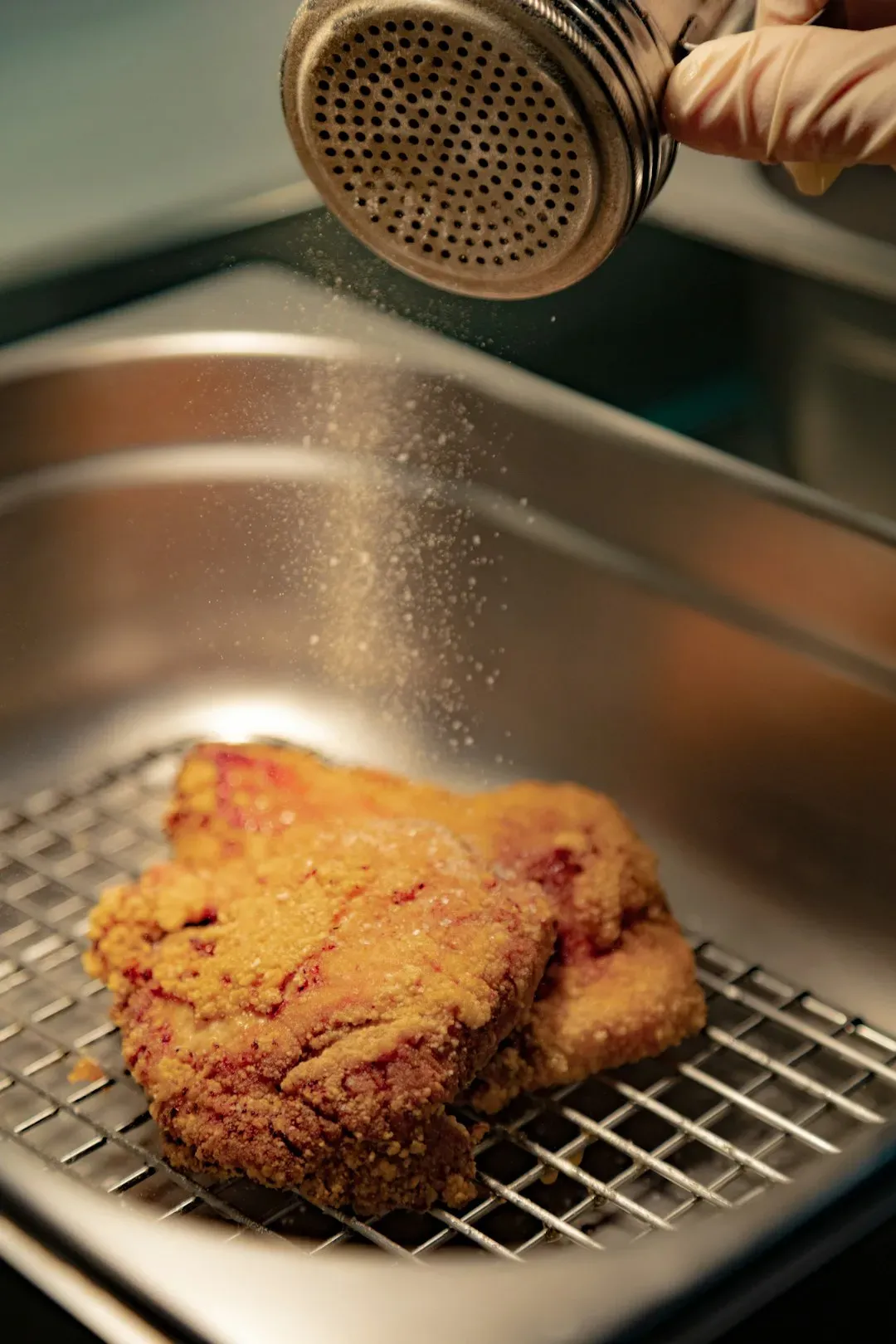 Pressure Frying Locks in the Juices (Image Credits: Unsplash)