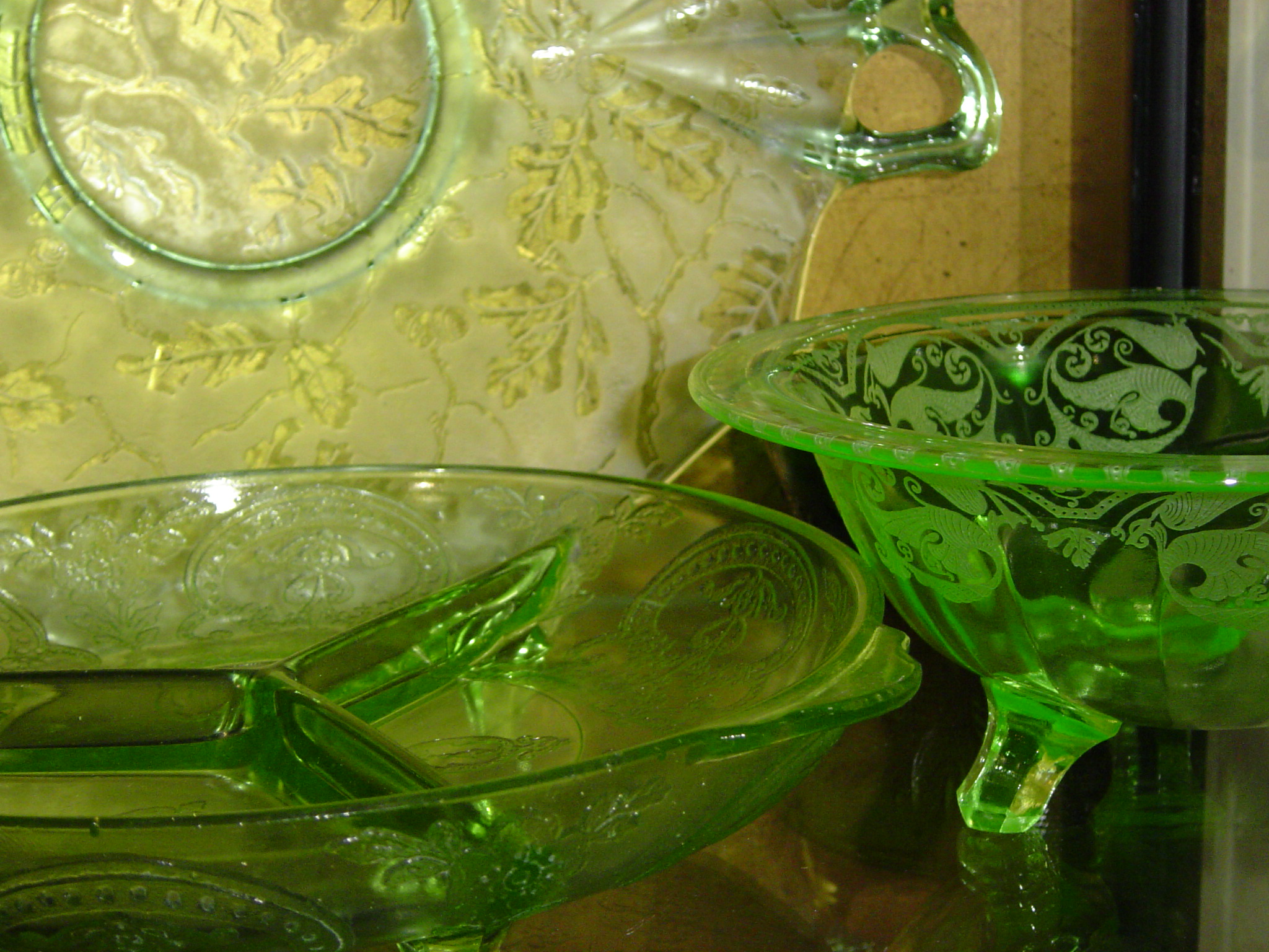 Depression Glass Collections (Image Credits: Wikimedia)