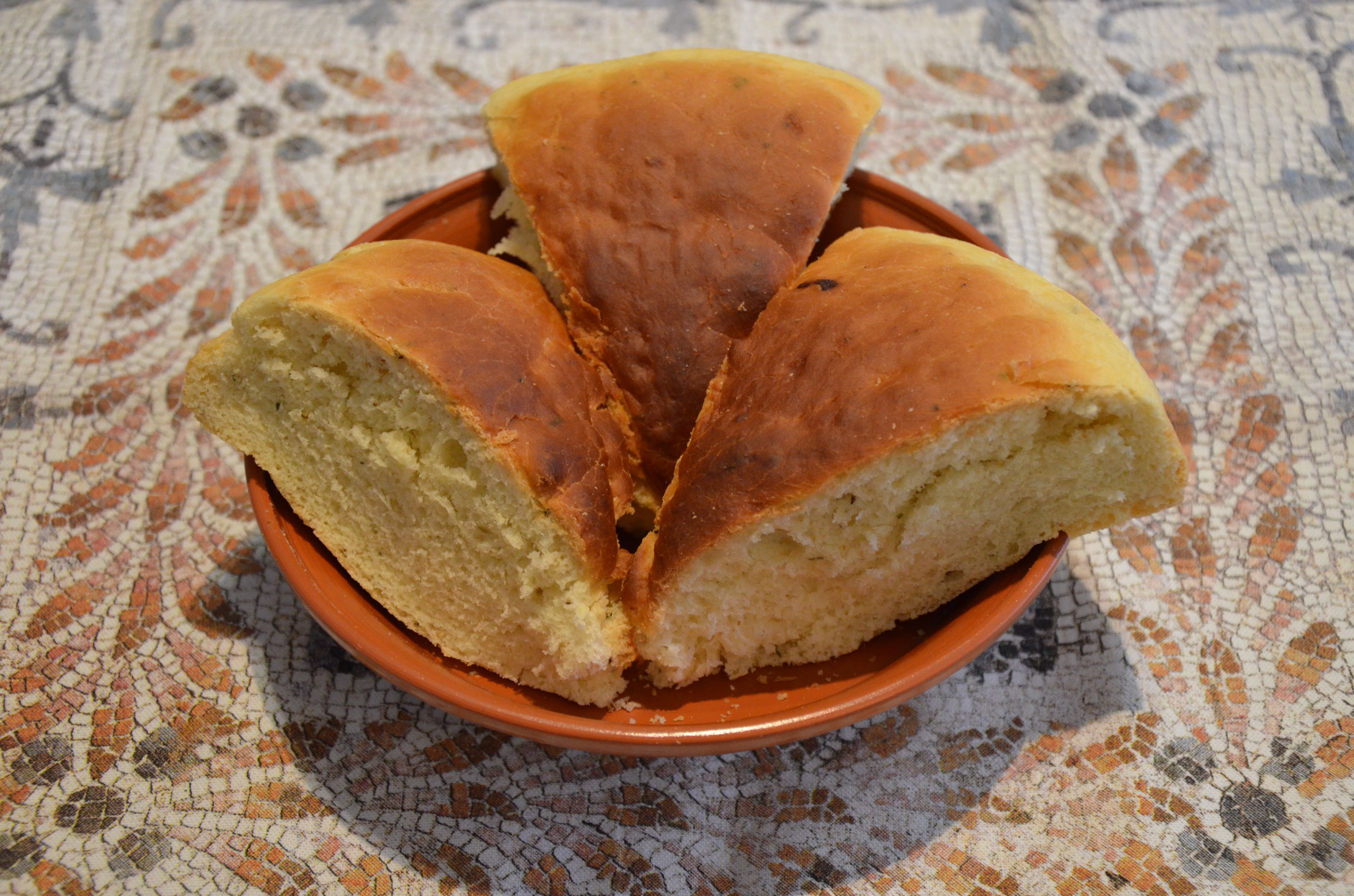 The Bread That Survived 2,000 Years (image credits: wikimedia)