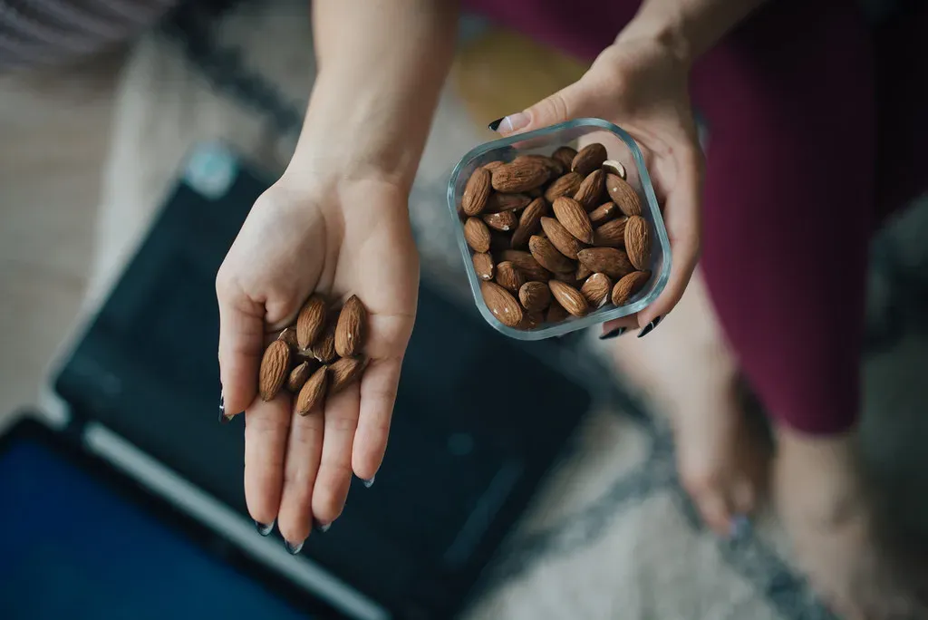 How Mindful Eating Through Touch Improves Overall Well-Being (nenadstojkovicart, Flickr, CC BY 2.0)