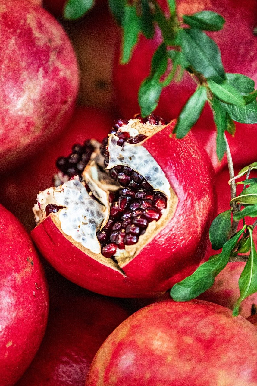 Pomegranates: The Heart’s Secret Weapon (image credits: pixabay)