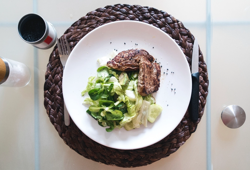 Creative Alternative 8: The Protein Power Bowl (image credits: rawpixel)