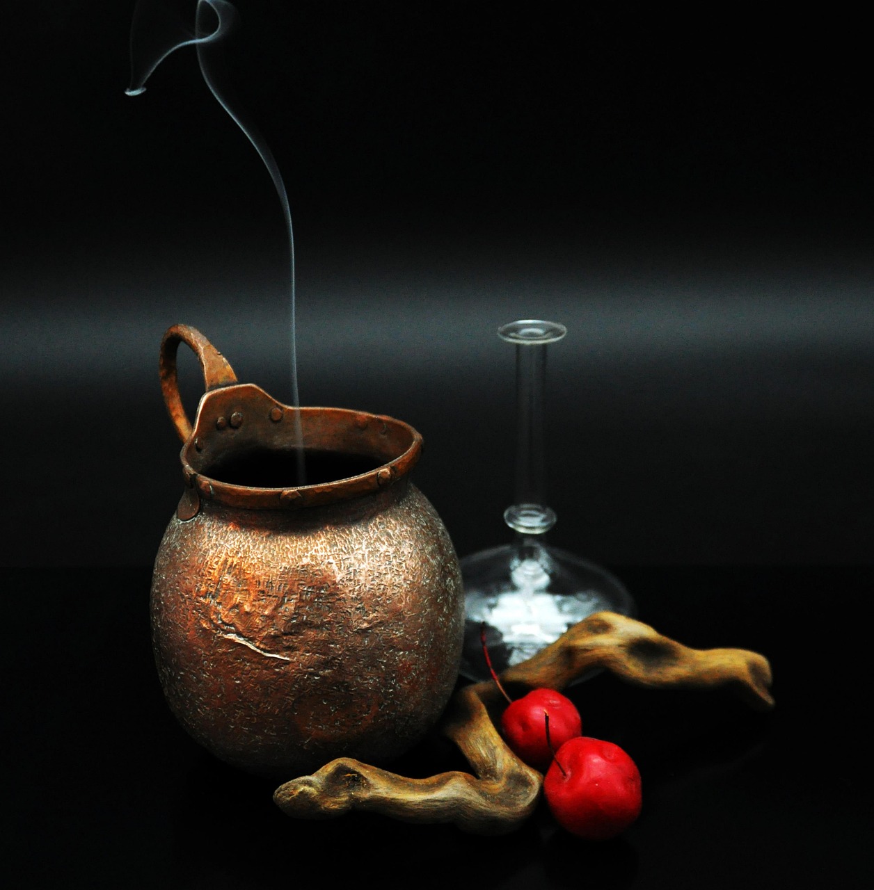 Antique Copper Pots with Worn Linings (image credits: pixabay)
