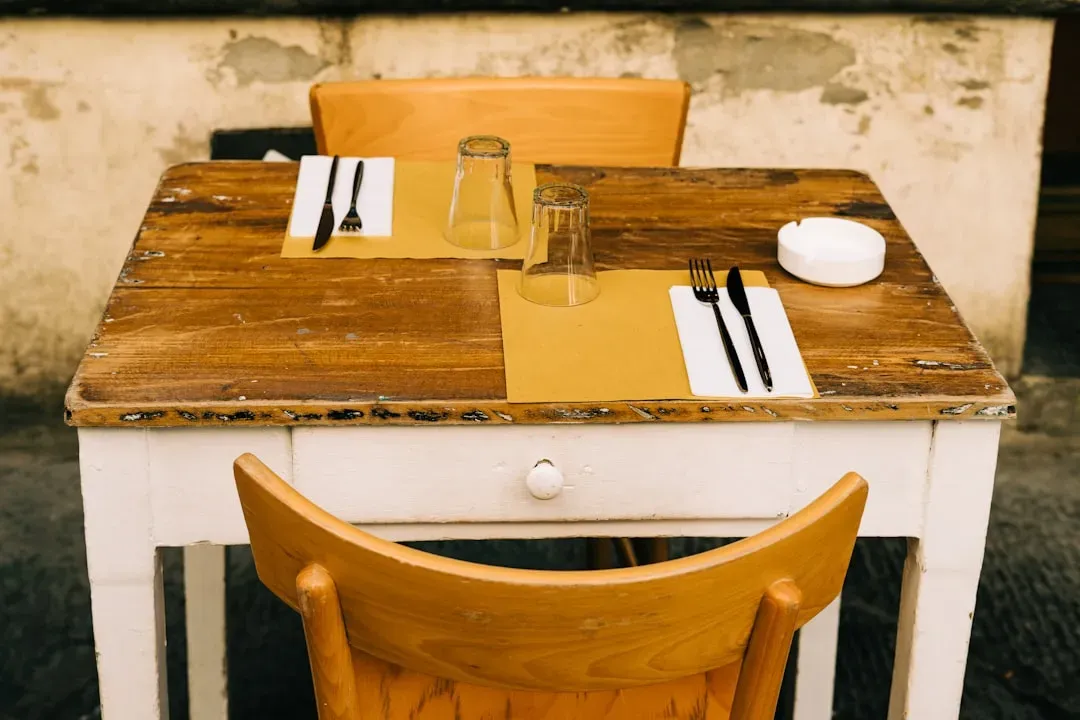 Tables, Menus, or Silverware Are Visibly Dirty (Image Credits: Unsplash)