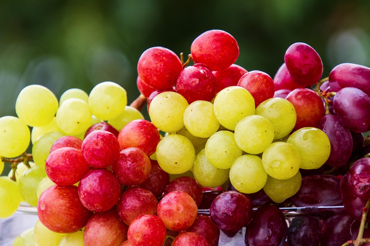 Grapes: Juicy Pop of Sweetness to Tame Cravings (image credits: pixabay)