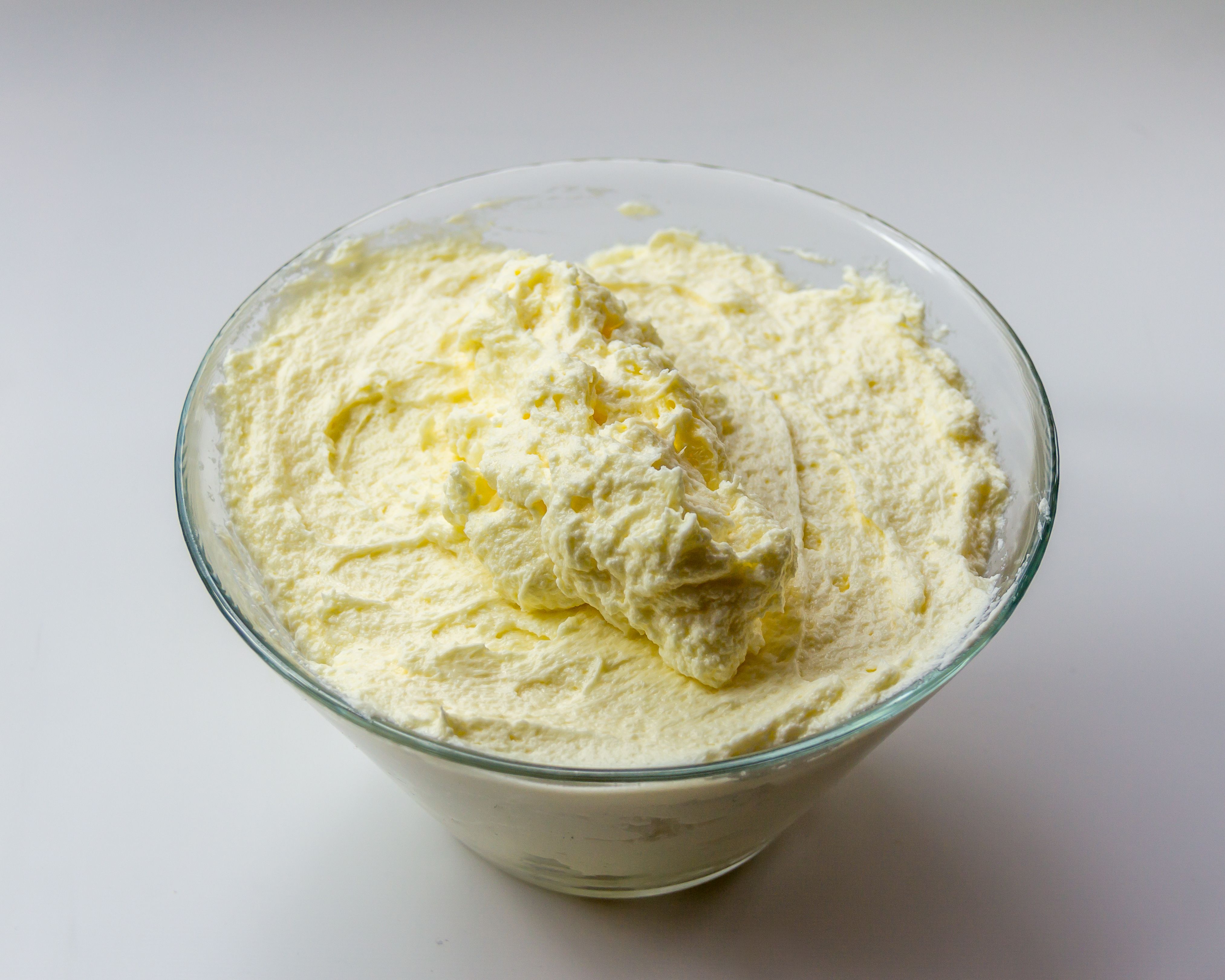 Cream Butter at Room Temperature by Feel (Image Credits: By Raimond Spekking, CC BY-SA 4.0, https://commons.wikimedia.org/w/index.php?curid=39844623)