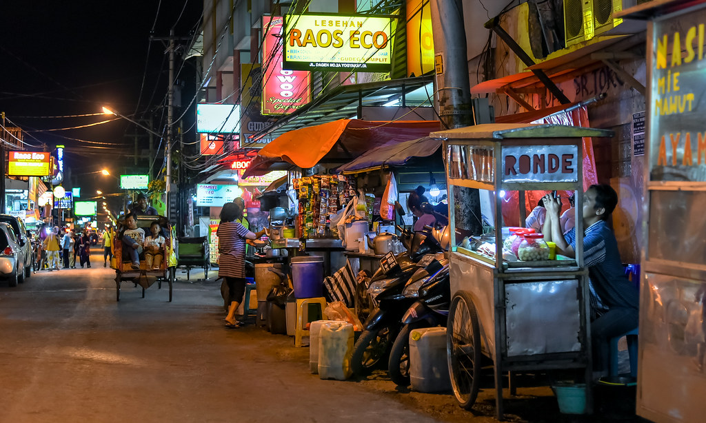 Indonesia: Island Dining for Pennies (Image Credits: Flickr)