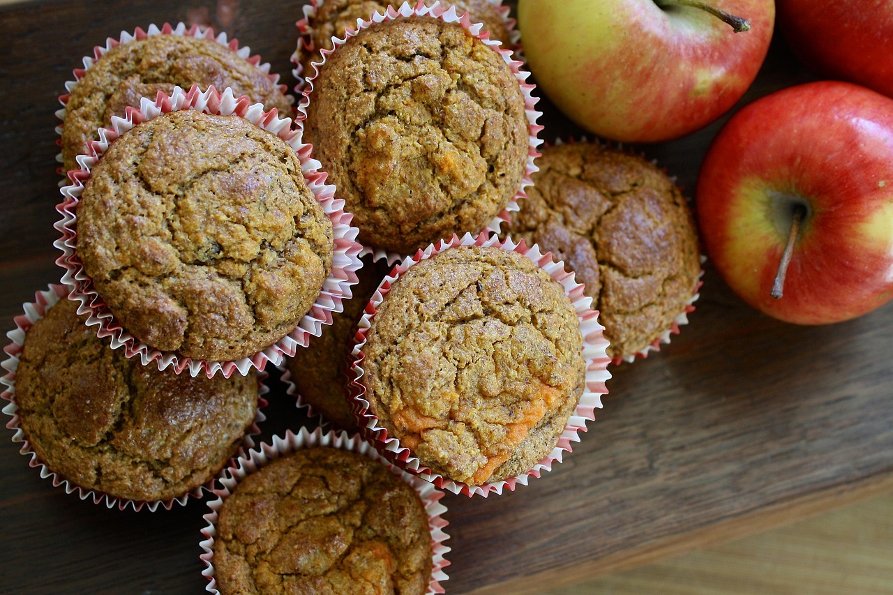Cinnamon Apple Muffins That Rival Bakery Favorites (image credits: pixabay)