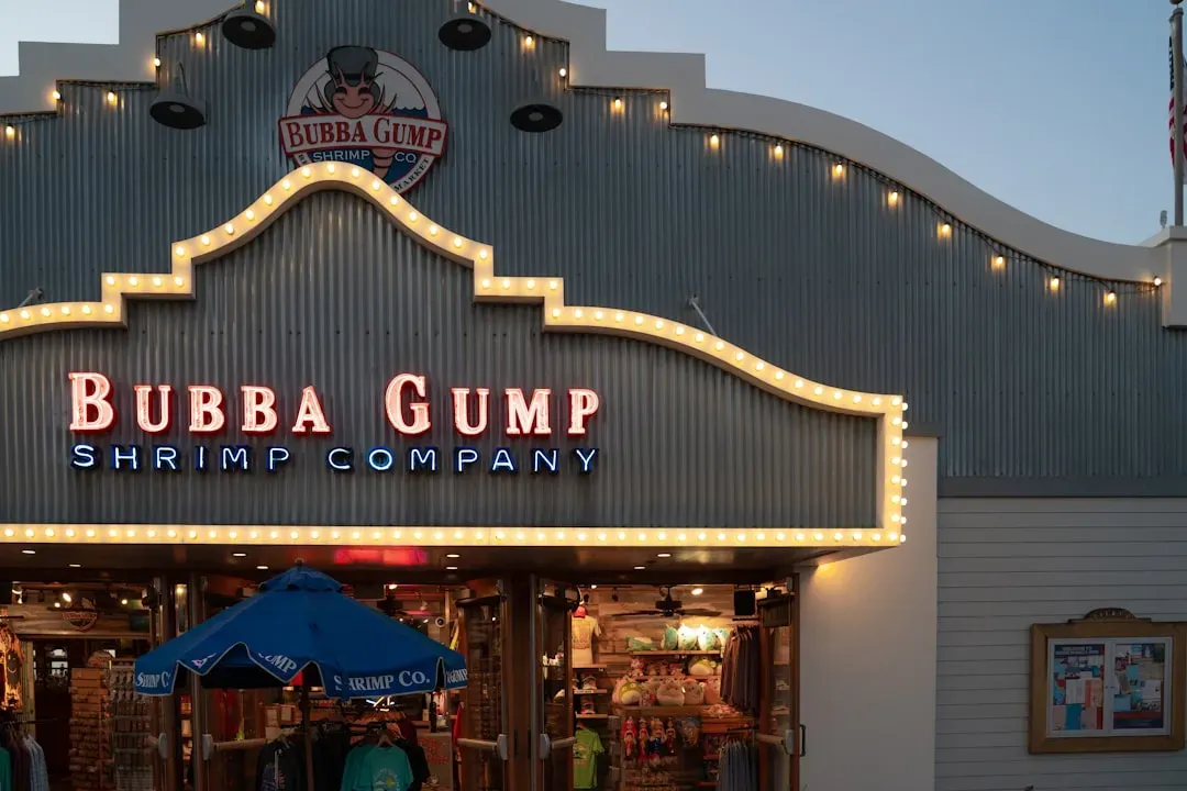 4. Bubba Gump Shrimp Co. – Multiple U.S. Locations (Image Credits: Unsplash)
