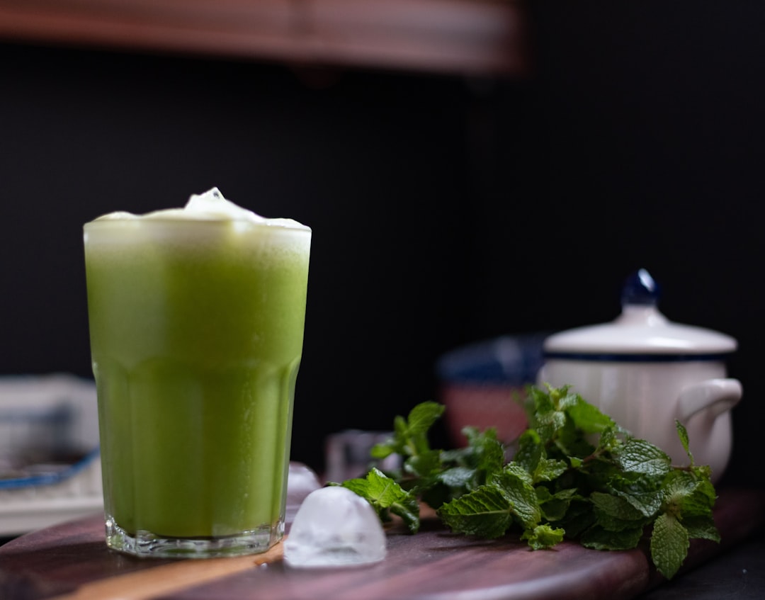 Green Juice (High in Oxalates) (image credits: unsplash)