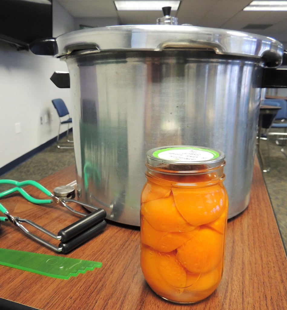 Preserve Peaches in Light Syrup for Winter Desserts (image credits: flickr)