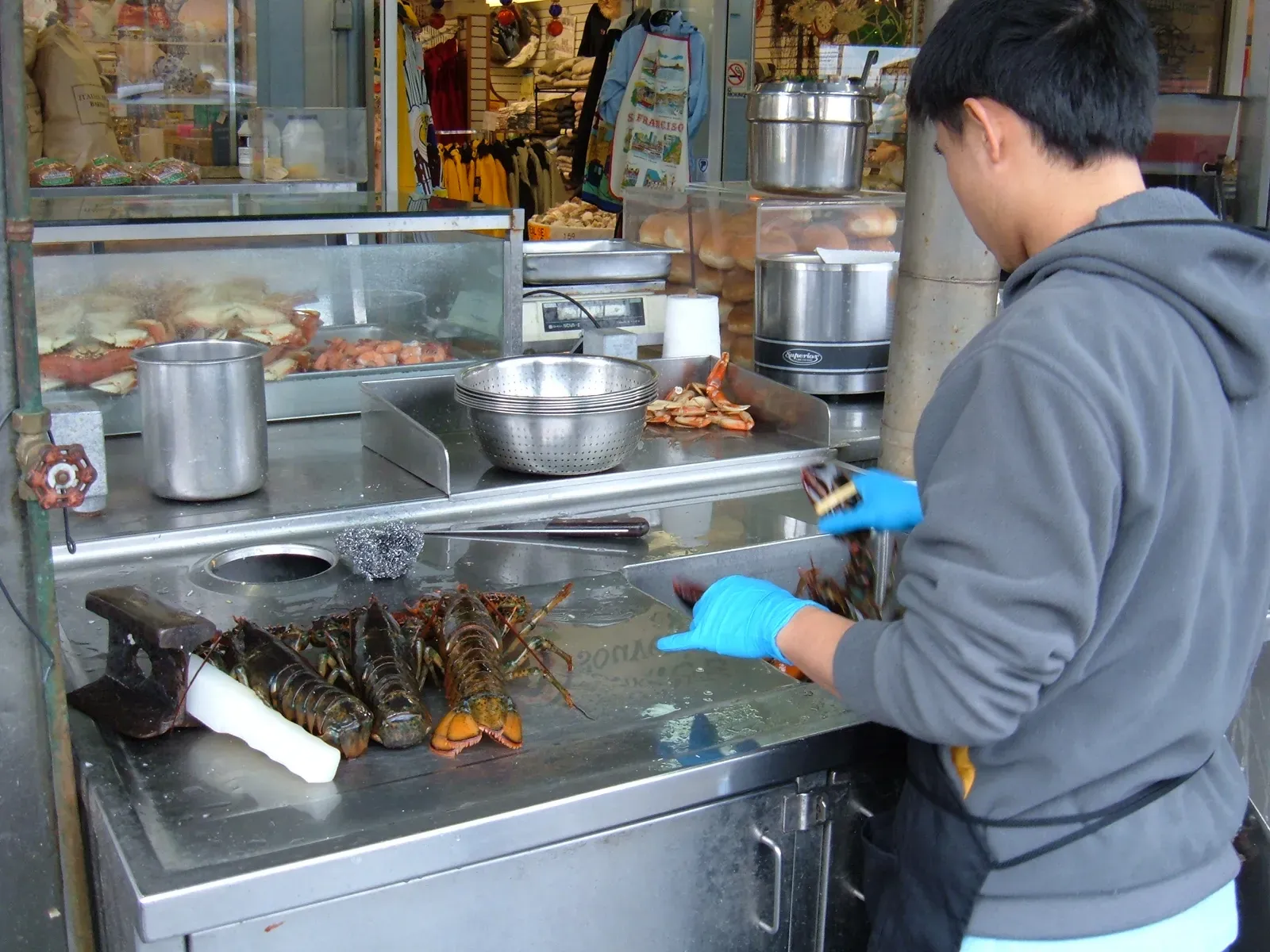 9. Fisherman's Wharf Restaurants, San Francisco - Clam Chowder With a Side of Regret (Image Credits: Wikimedia)