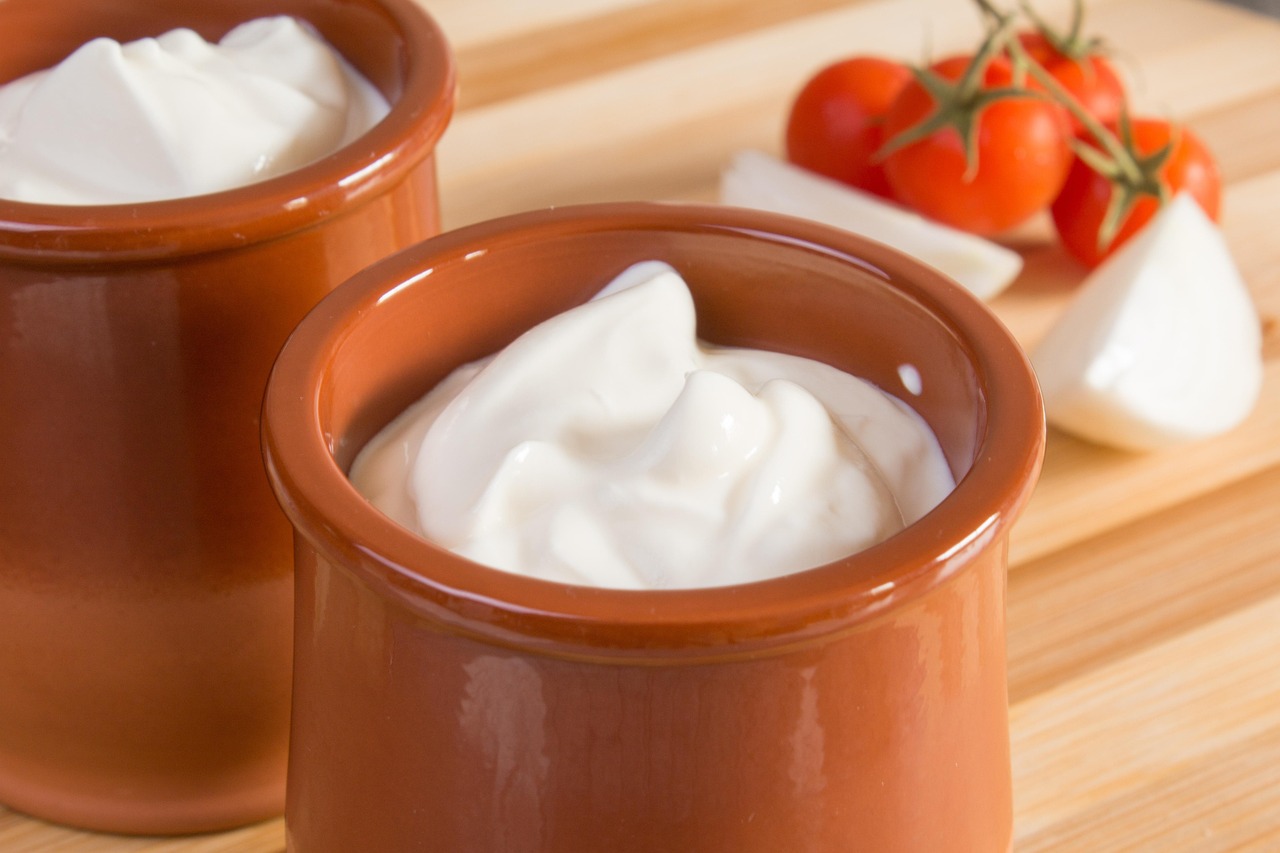 Yogurt Substitute: Use Sour Cream (image credits: pixabay)