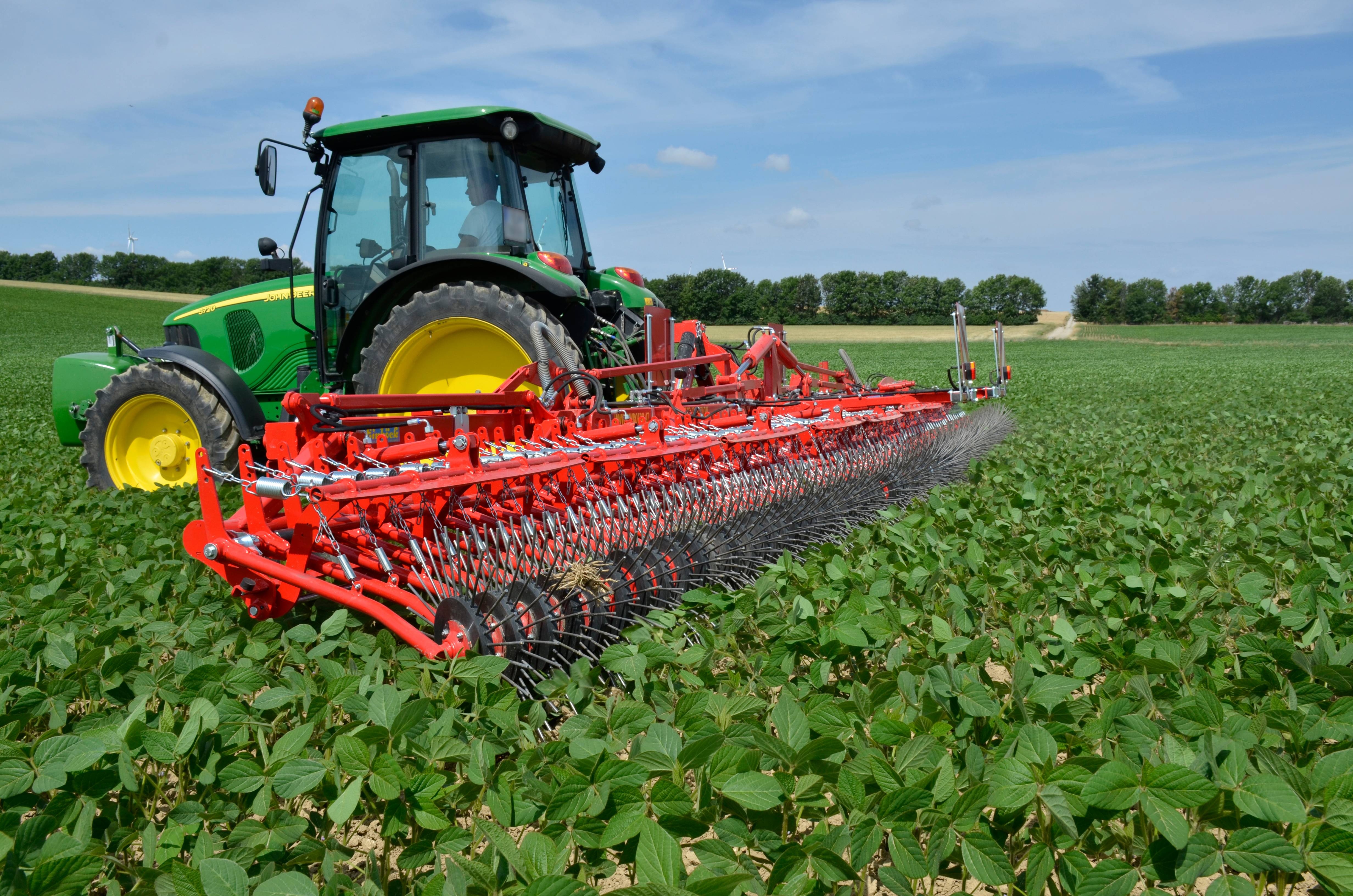 Hybrid Solutions: The Future of Sustainable Farming? (image credits: wikimedia)