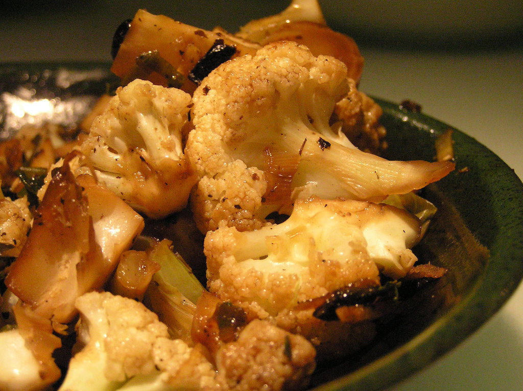Cauliflower Gains Nutty Depth and Crispy Edges (image credits: flickr)