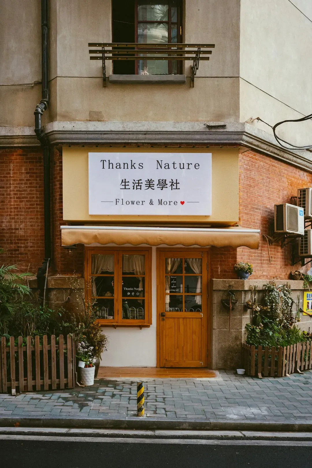 How You Treat the Host or Greeter (Image Credits: Unsplash)