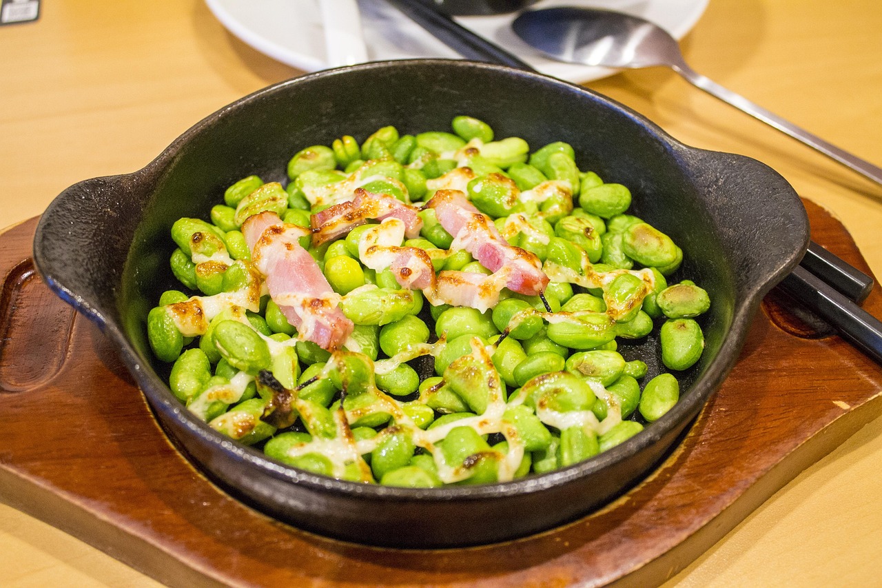 Edamame (Sea Salt + Chili Flakes) (image credits: pixabay)